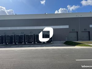 Local logistique 13 140 m²