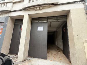 Local au rdc de 83 m2 idéal artisans ou stockage