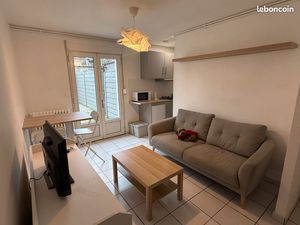 Loue T2 meublé avec cour