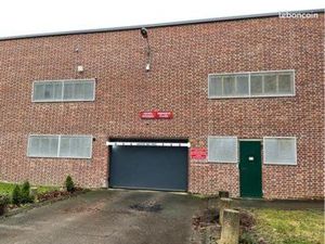 Location garage sécurisé en sous-sol — résidence fermée