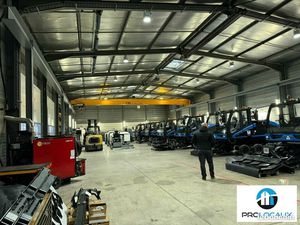 Local d'activité 1 860 m²