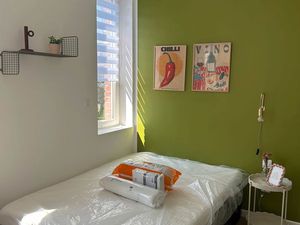 Chambre avec salon et cuisine partagée