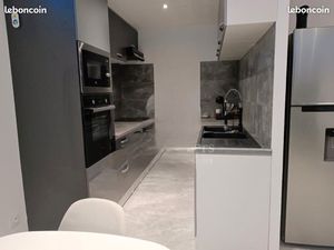 Résidence sécurisée entièrement rénové – 2 balcons – parking