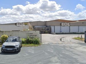 Local d'activité 6 498 m²