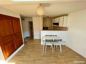 T2 meublé – Dernier étage – plateau central