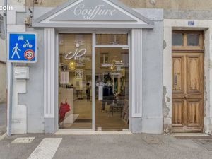 Salon de coiffure à vendre – Bonne réputation  équipe stable et clientèle solide