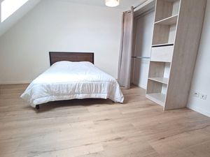 Loue Bel Appartement meublé de type T2 refait à neuf de 43m2 au sol avec jardin commun sit