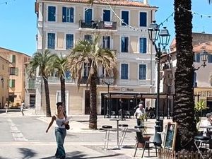 Vue port meublé et équipé