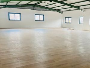 À LOUER – Ensemble immobilier professionnel avec local d’activité et bureaux