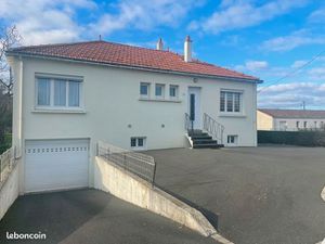 Maison La Roche sur Yon TBE 5 pieces plus sous sol sur 1725 m² constructibles