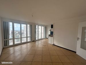 À LOUER – T3 entièrement rénové – Vue panoramique mer & Notre-Dame Marseille 9e