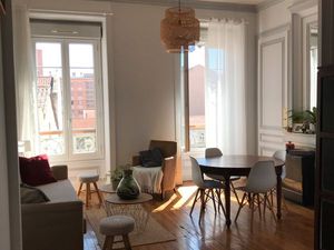 Studio meublé 44 m²  850 hors charges  Lyon 7