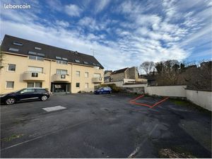 Place parking Pontoise Hermitage cour fermée