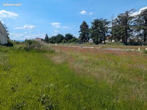 Terrain 409 m2 libre de constructeur à Bouthéon