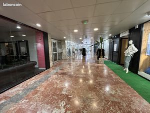 Local commercial 442 m²