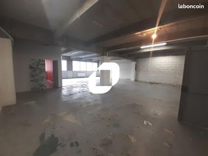Local industriel 110 m²