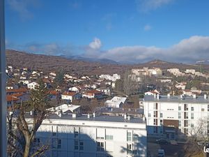 Spacieux T4 Rénové – 95 m² – 3 Chambres – Vue Puy de Dome & Garage