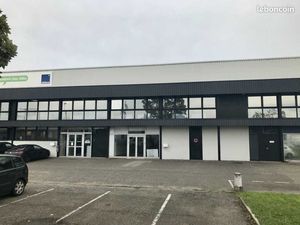 Local industriel 1 208 m²