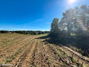 Terrain 1 800 m² Uglas