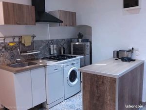 Appartement 2 pièces avec petite terrasse proche des halles