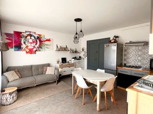 Apparemment T2 terrasse + place de parking