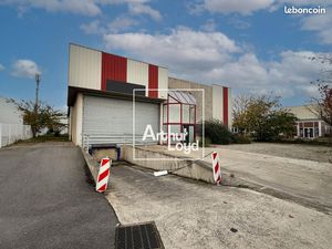 Local industriel 978 m²