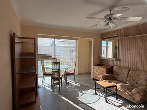 Dernier étage  T3 de 58 m² Traversant EST-OUEST  Lumineux au Calme  idealement situé  Cave