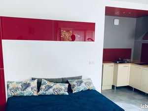 Studio meublé de plain pied avec terrasse et parking