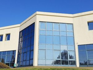 Local 45 m² SAINT-QUENTIN-FALLAVIER