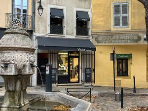 Local commercial place des 3 ormeaux