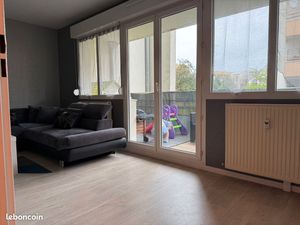 Grand T2 bois de Pouilly rdc avec terrasse et garage