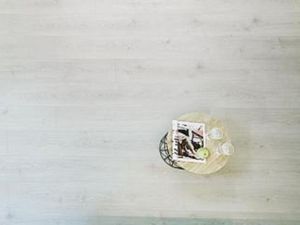 Appartement T1 refait récemment à neuf Calme  Meublé et Equipé.Eau comprise dans les charg