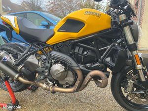 DUCATI MONSTER 821