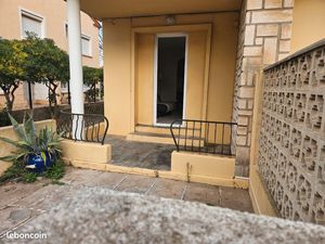 A LOUER T2 MEUBLÉ A L'ANNEE40M2DE PLEIN PIEDune chambre cuisine équipée ouverte sur le séj