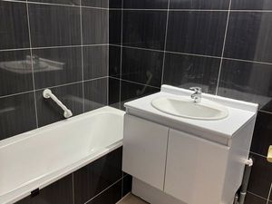 Apparemment 3 pièces