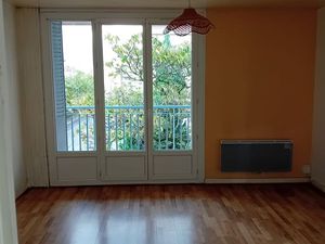 CLEMENCEAU PROCHE PARC : T4 + cuisine + balcon 70 m2