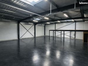 Location Atelier / Local d’activité 300 m² + bureaux – Pont-du-Château