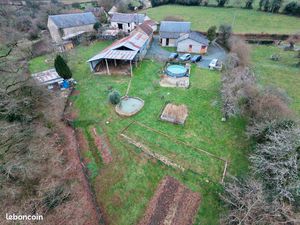 Corps de ferme isolé