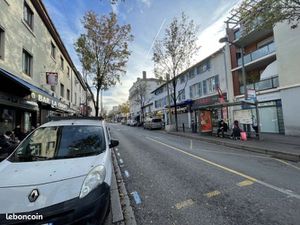 Commerce chaussure/cuir 138 m²