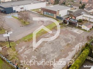 Local autos 2 000 m²