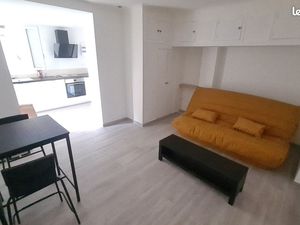 Studio 30 m2 . Etudiant uniquement. 590 euros