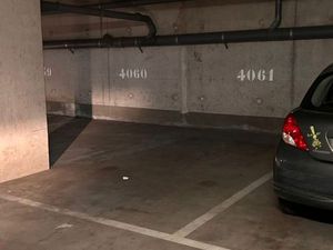 Loue parking 12m2 en face de la gare de Massy