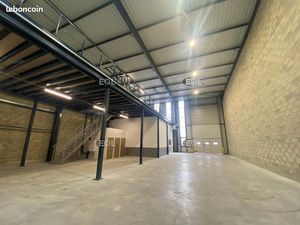 Local industriel 1 803 m²