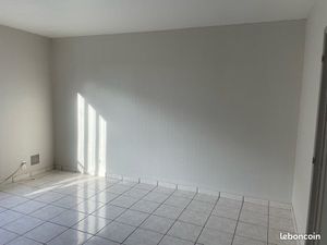 Appartement . 3 pièces . 64 m2 quartier calme