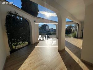 Local commercial 1 828 m²