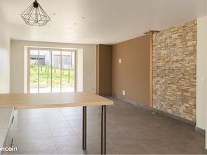 Logement 118 m2 dans maison avec terrasse et garage