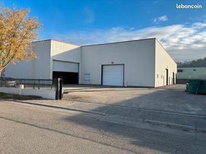 Local d'activité 180m²