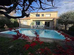 Maison 8 pièces 233 m²