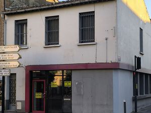 LOCAL COMMERCIAL 130m²