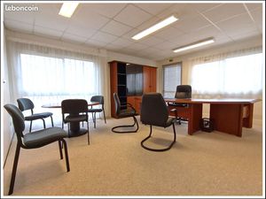 Terrain + bâtiment - Zone commerciale très prisée (35.000 véhicules / jour)